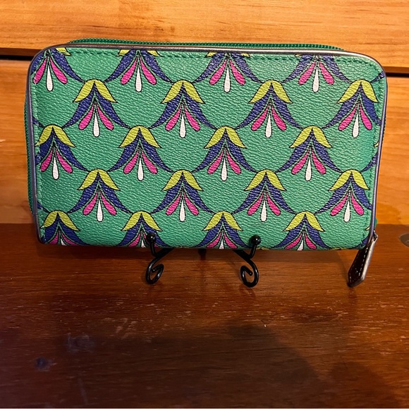 Vera Bradley Green and Pink Patterned Wallet - Picture 2 of 7